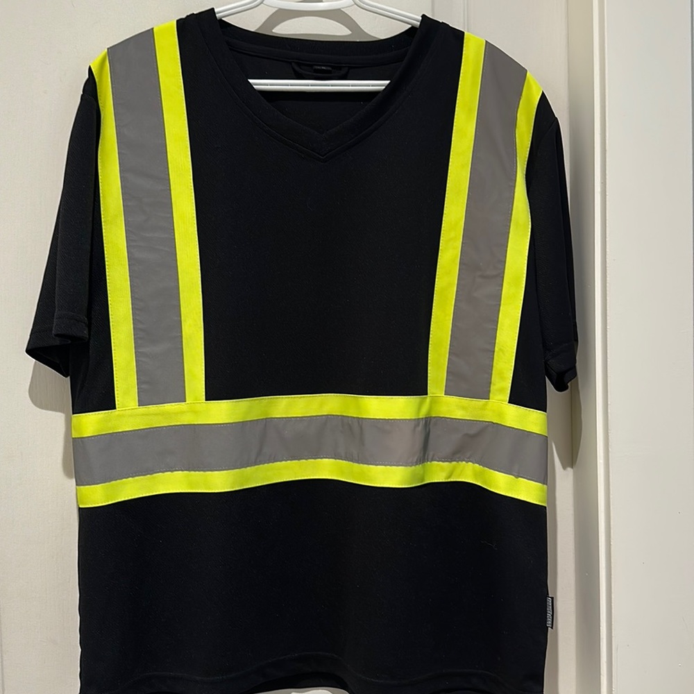 Nwot. Men’s forcefield reflective shirt